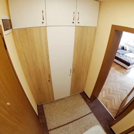 Apartment Grand Location For Your *