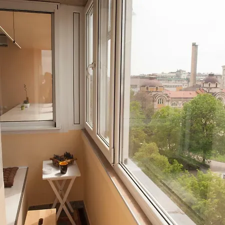 Apartment Grand Location For Your *